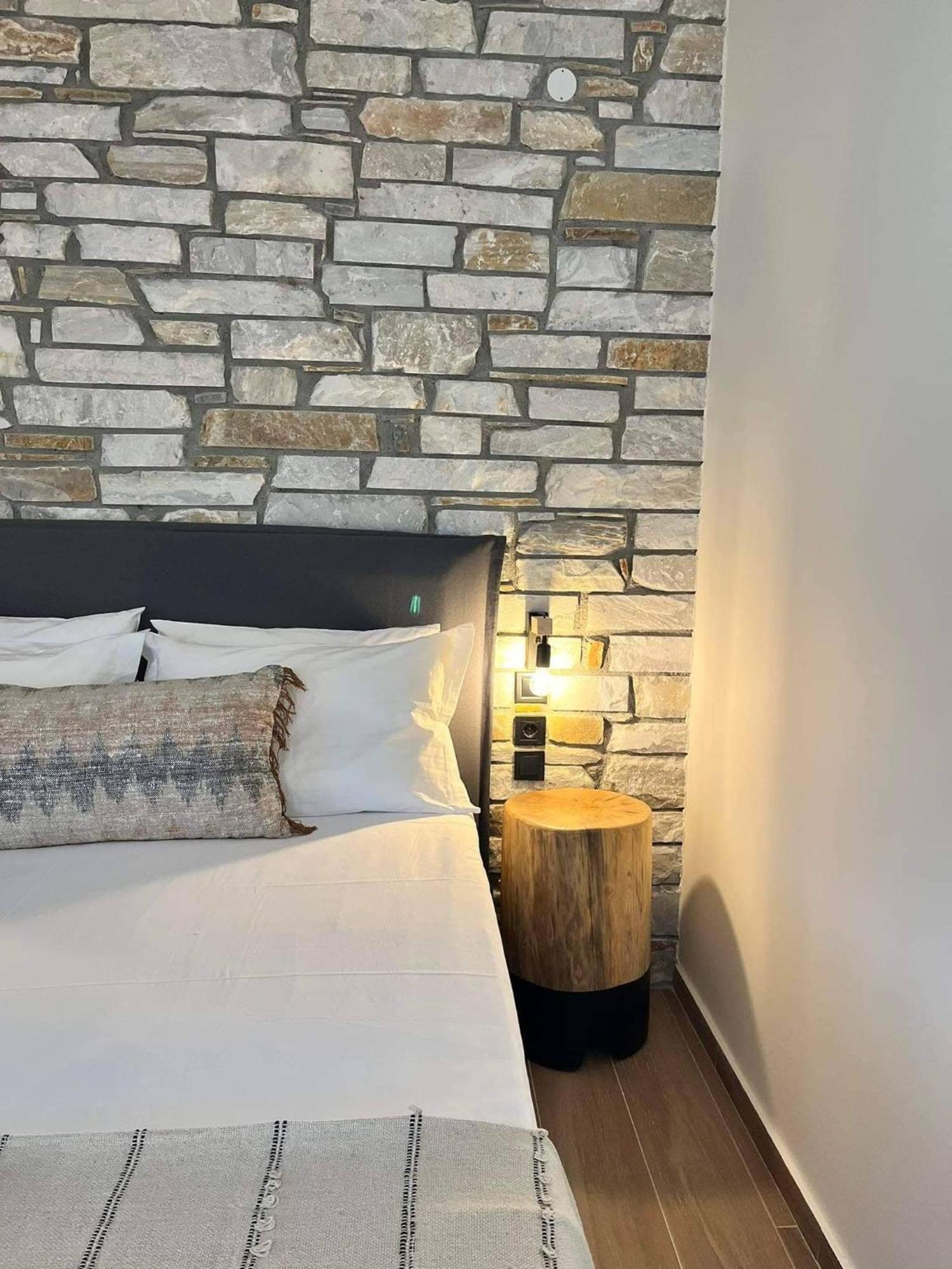 Peri Elxis Luxury Suites Mourésion Exterior foto